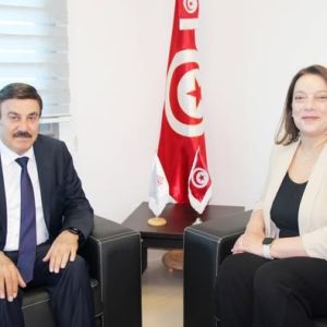 القائم بالأعمال بالنيابة بسفارة العراق في تونس، السيد عبد الحكيم القصاب، يؤدي زيارة إلى الهيئة التونسية للاستثمار